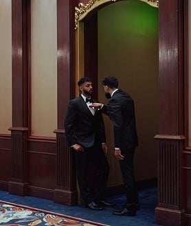 Imagen secundaria 2 - De arriba abajo, 'A Fight on the Sidewalk' (1994); 'Tattoos and Shadows' (2000); y 'Event' (2021)