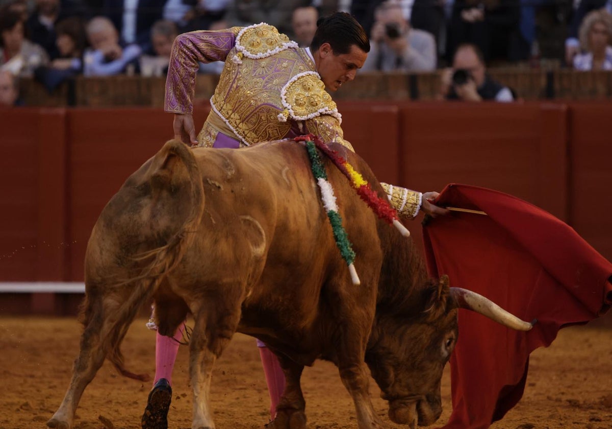 Galván engrasa el cerrojo