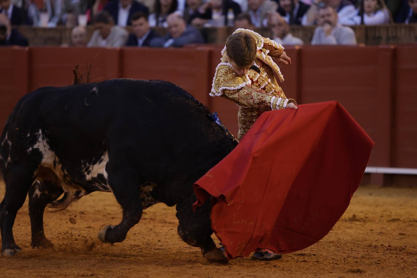 Borja Jiménez le cortó dos orejas al segundo toro que le tocó en suerte