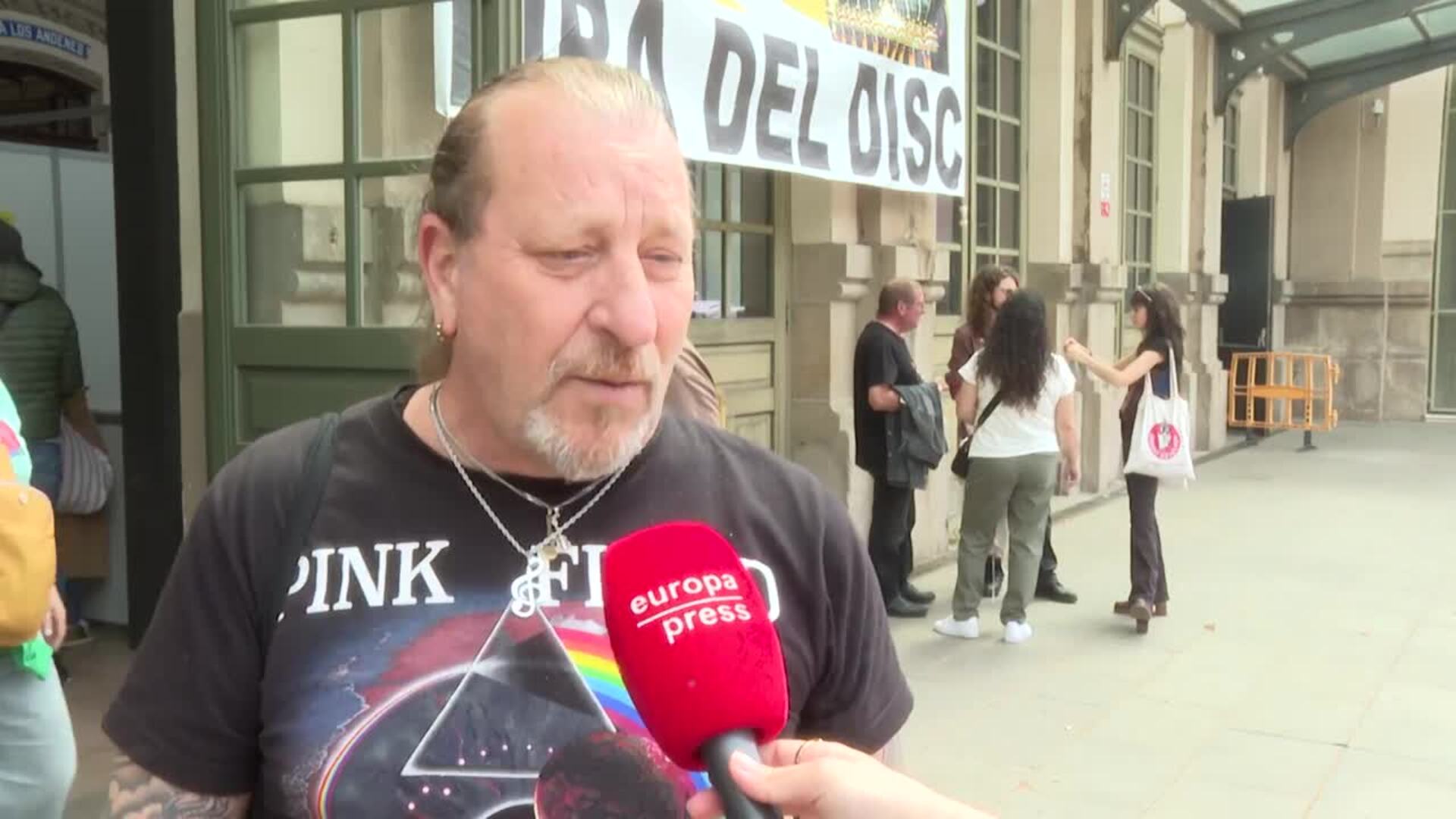 La Feria Internacional del Disco en Barcelona atrae a jóvenes apasionados por los vinilos