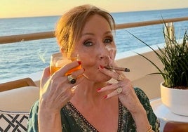 J.K. Rowling carga contra actores pro-trans: «Nadie en su sano juicio cree que los humanos pueden cambiar de sexo»