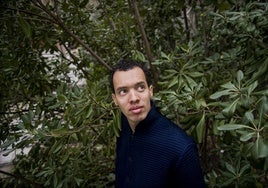 Gaël Faye  y el genocidio de Ruanda: «La normalidad es un lujo, intento no vivir obsesionado con que la violencia vuelve a estallar»