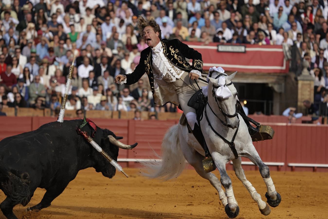Rui Fernandes recibió una ovación de la Maestranza en su segundo toro