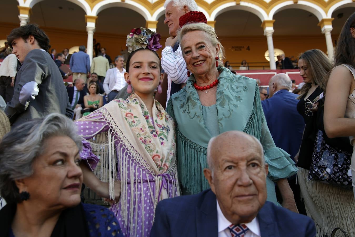 Carmela Rodríguez de Moya y Esperanza Conde