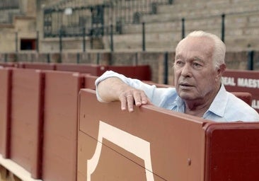 Curro Romero, de nuevo ingresado en un hospital en Sevilla por una  infección respiratoria