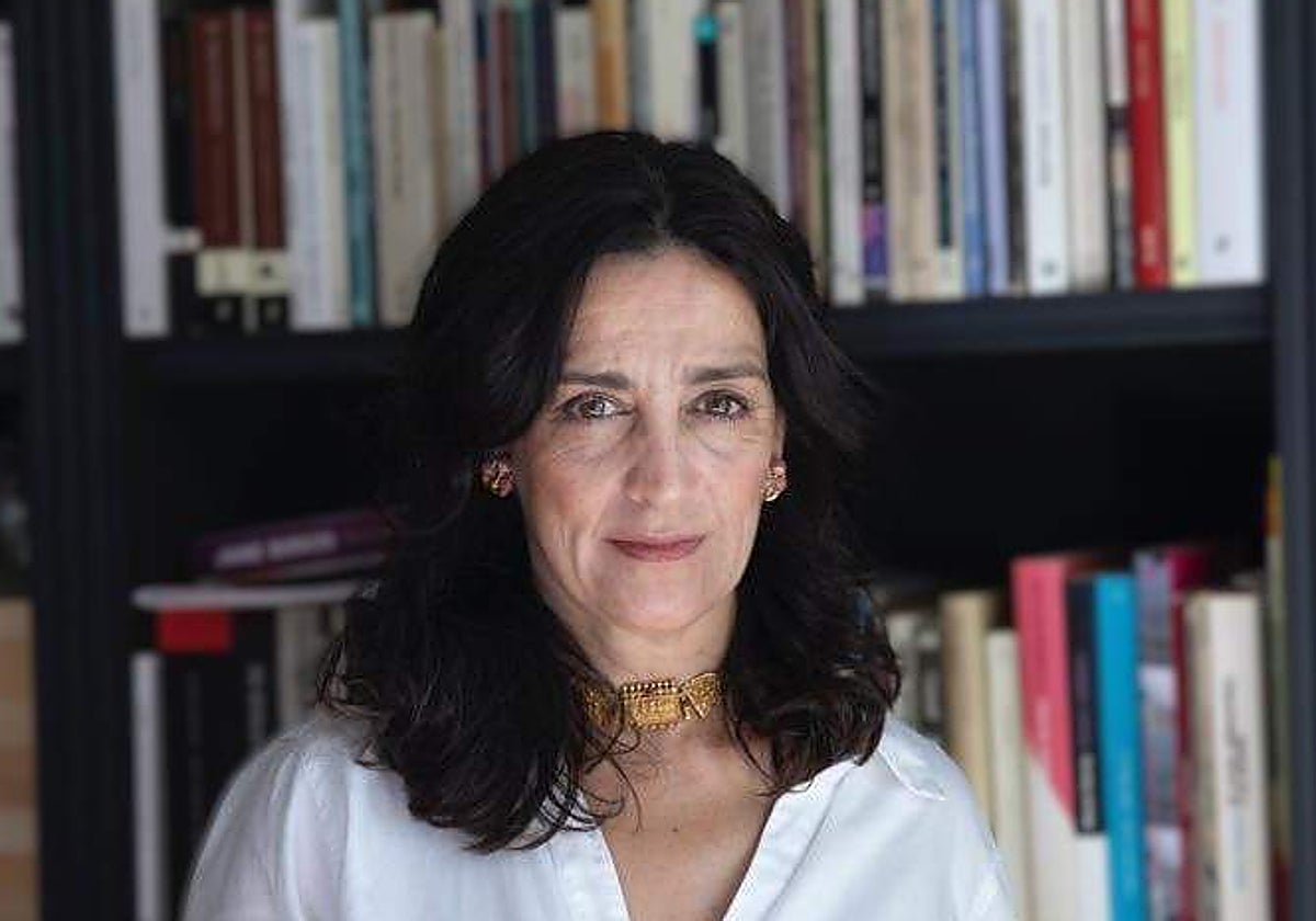 Silvia Bardelás, editora, junto a Beatriz González, de De Conatus