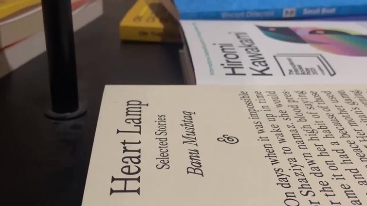 La colección de relatos cortos sobre mujeres 'Heart Lamp' se alza con el premio Booker Internacional