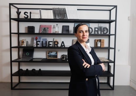 Imagen secundaria 1 - De arriba abajo, Javier Lauret, Marcelo Mendonça y Chema Perona, los responsables de Estudio Inverso; Sabrina Amrani y Fer Francés, director de VETA