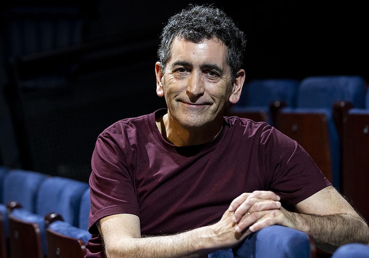Juan Mayorga, en el patio de butacas del Teatro de La Abadía