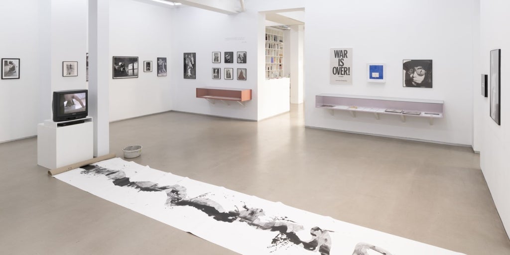 'La música hecha pedazos' en la galería Parra & Romero: Fluxus no son canciones de amor