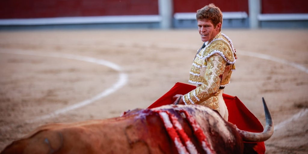 La maciza torería de Borja Jiménez con un bravo toro de Jandilla