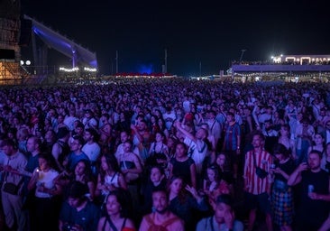 Charli XCX pone al Primavera patas arriba con su carisma y megalomanía