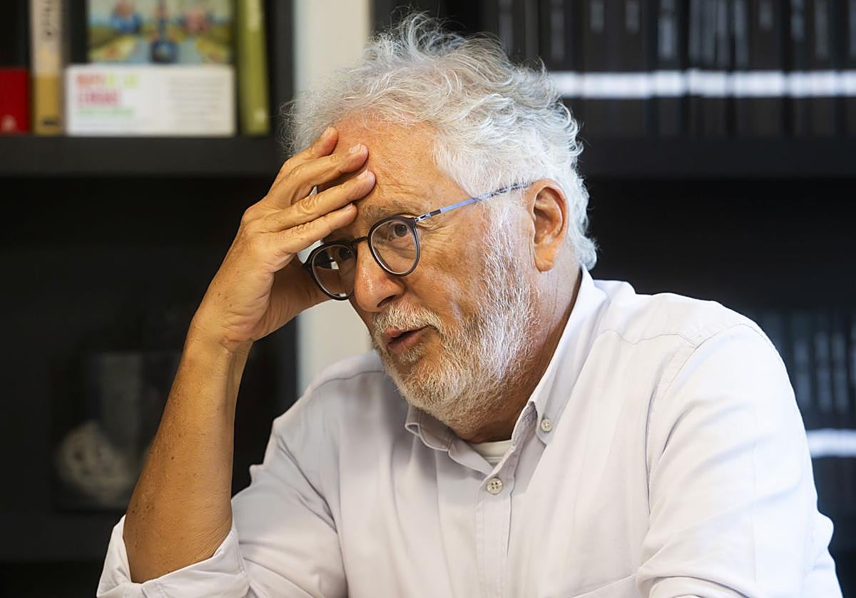 Héctor Abad Faciolince, durante la entrevista con ABC