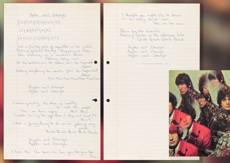 Immagine secondaria 1 - Sopra, la foto dei Doors e la raccolta di autografi. Sotto, i testi scritti a mano dei Pink Floyd e la cassetta di Prince.