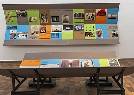 Imagen secundaria 1 - En las imágenes, detalles del montaje de la muestra del aniversario de la Fundación Miró en Barcelona