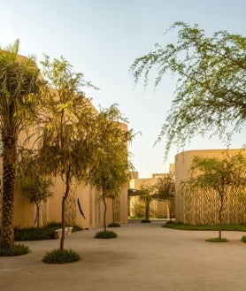 Imagen secundaria 2 - En las imágenes, dos de los proyectos de CRC Arquitectes en Dubai: Muraba Veil y la Escuela Dar Al Marefa
