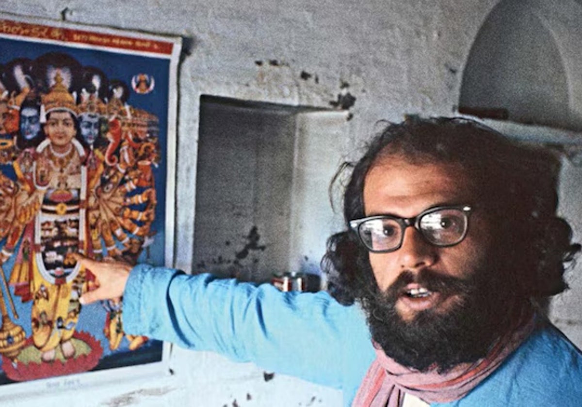 El escritor 'beat' Allen Ginsberg en Varanasi, India