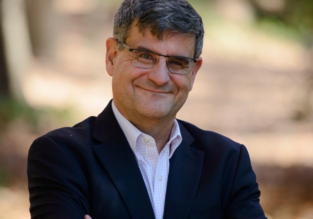 El profesor Rafael Domingo Oslé