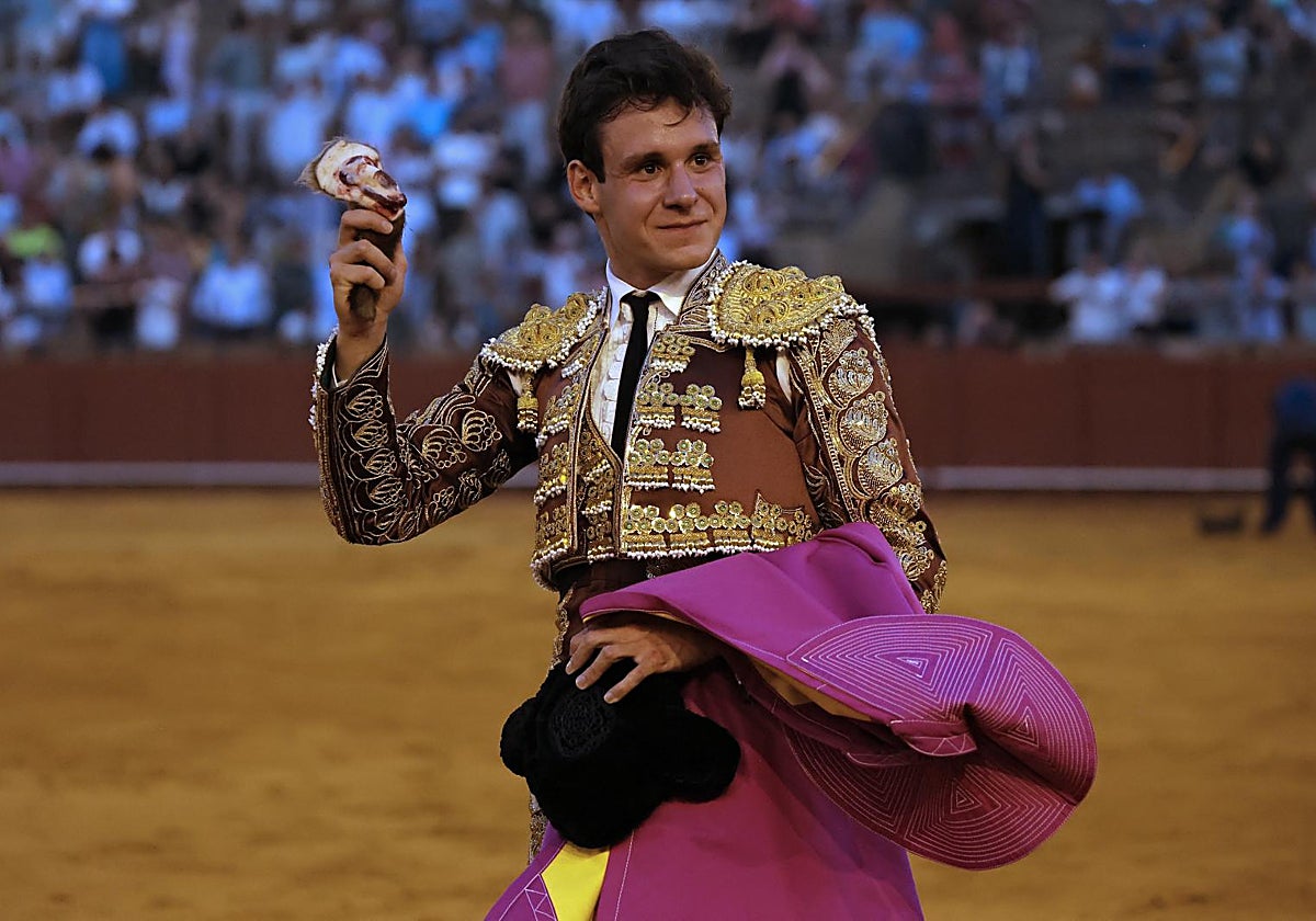 Fabio Jiménez fue uno de los triunfadores al cortar una oreja