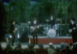 Los Beatles a todo color y con trajes azules en el concierto de la Monumental en Barcelona