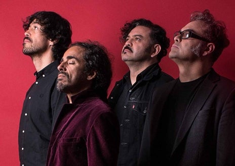 Imagem secundária 1 - Acima, os americanos Deerhof. Abaixo, Café Tacvba e Leah Senior.