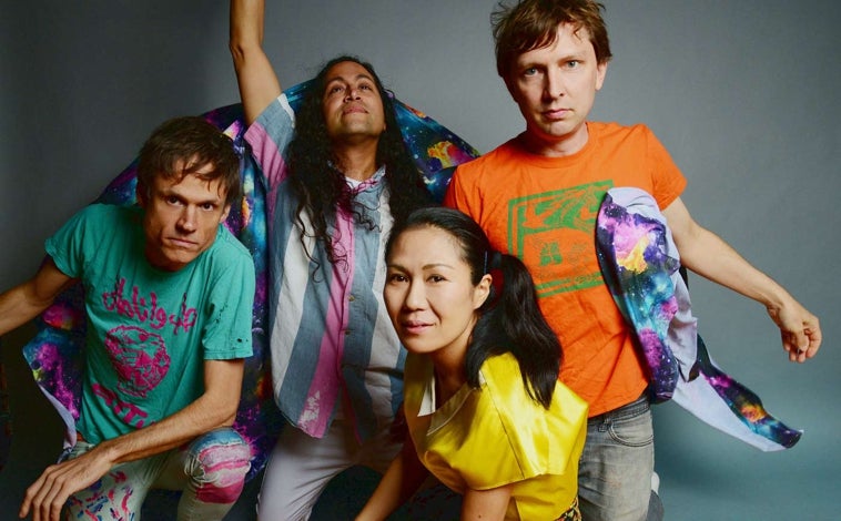 Imagem principal - Acima, Americans Deerhof. Abaixo, Café Tacvba e Leah Senior.