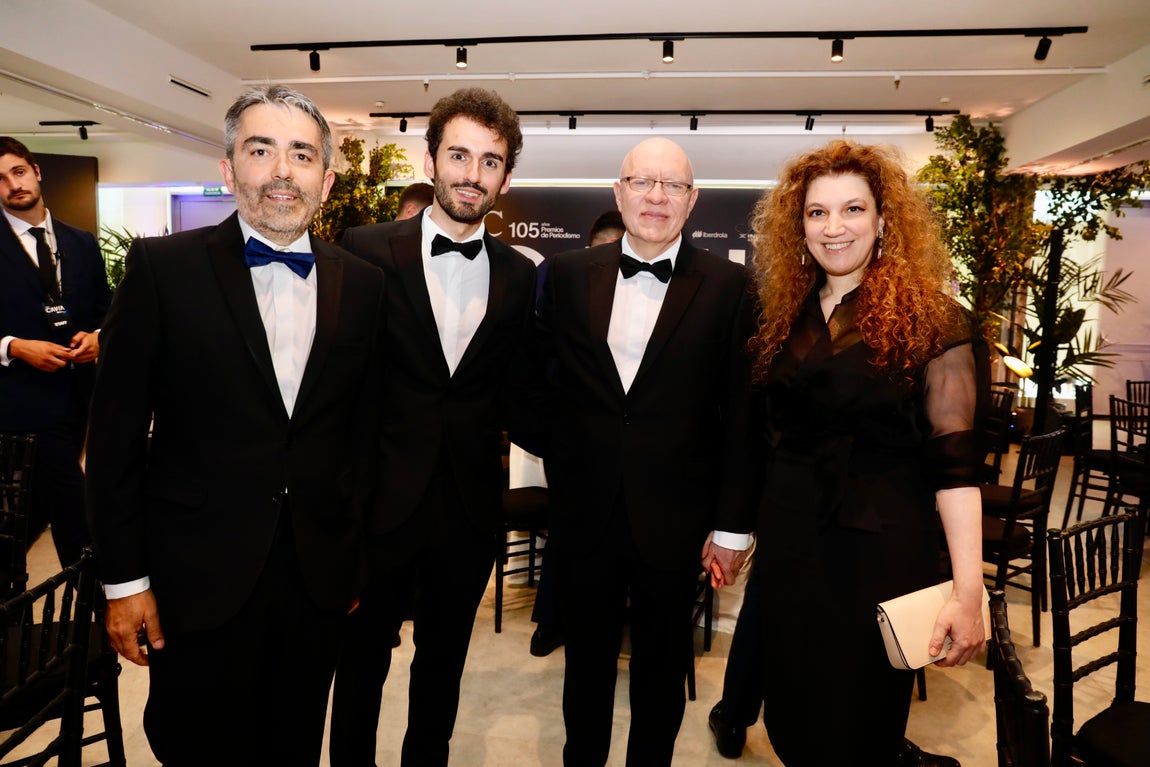 Jesús G. Calero, Bruno Pardo, Jorge Fernández y Verónica Chiararavalli posan durante el cóctel