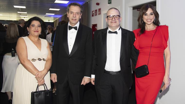 Fotogalería de los invitados a los premios Cavia 2025