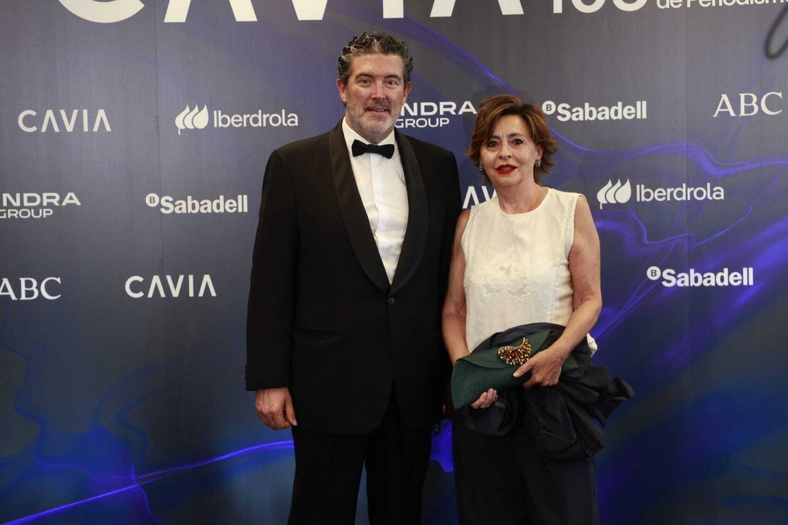 Julián Quirós, director de ABC, junto a Inés Artajo Ayesa, periodista y premio Luca de Tena 2022