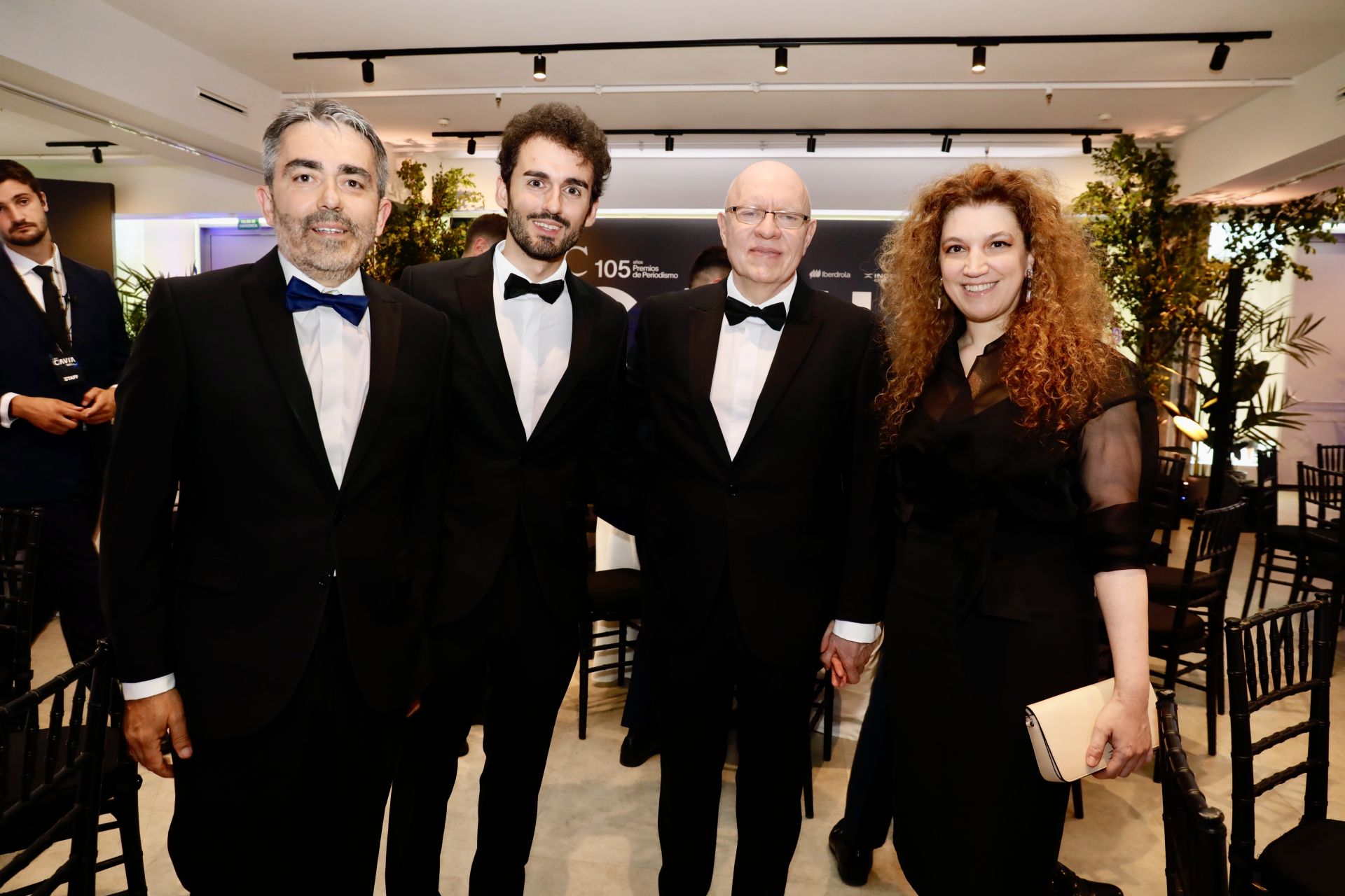 Jesús G. Calero, director del ABC Cultural; Bruno Pardo, periodista de ABC; el premiado Jorge Fernández, y Verónica Chiaravalli, durante el cóctel previo a la entrega de premios