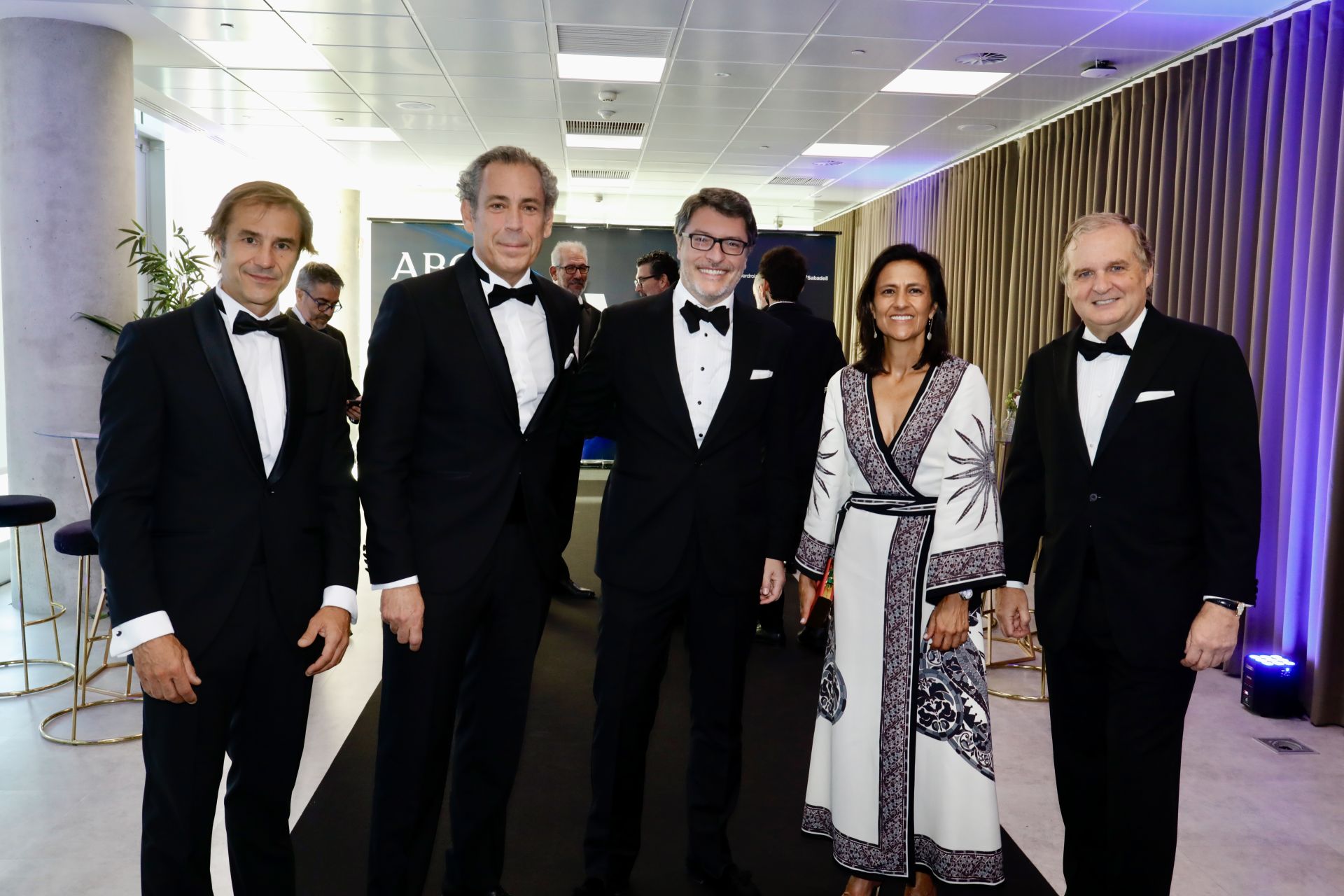 Juan Pedro Díaz Armendáriz, director general comercial de Vocento; Manuel Mirat, CEO de Vocento; Gerardo Codes, director de servicios jurídicos de Iberdrola; Begoña García-Rozado, directora global de fiscalidad de Iberdrola; e Ignacio Ybarra, presidente de Vocento, durante el cóctel