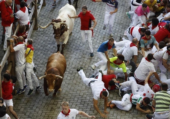 Los toros de Álvaro Núñez debutan el tercer día con un encierro peligroso y veloz