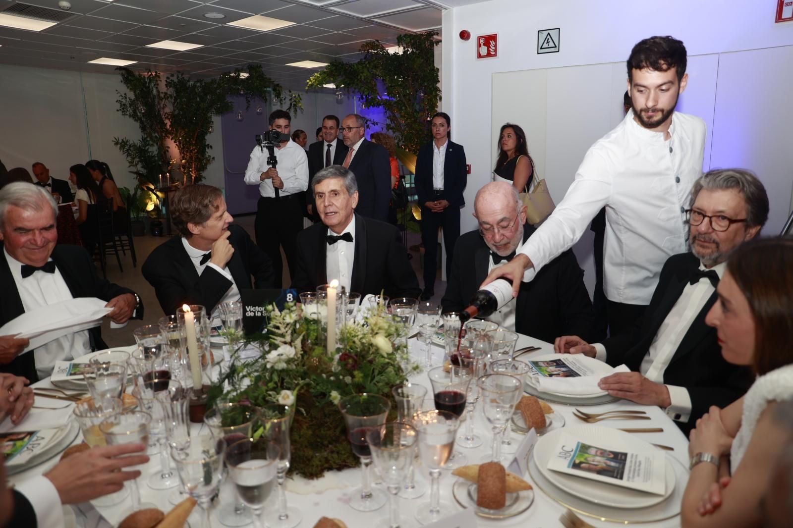 José María Bergareche, presidente de Diana Capital SCR; Carlos Ortega, presidente de Acerinox; Pedro José González Trevijano, expresidente del Tribunal Constitucional; Carlos Pazos, secretario del Consejo de Administración de Vocento, e Ignacio Camacho, columnista de ABC