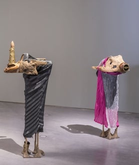 Imagen secundaria 2 - De arriba abajo, 'Autoinducción', obra de Asunción Molinos Gordo; detalle de 'Pintura con tres manchas', de Kandisnky; y 'Maniquí con vestido I y II', de Akeem Smith y Jessi Reaves