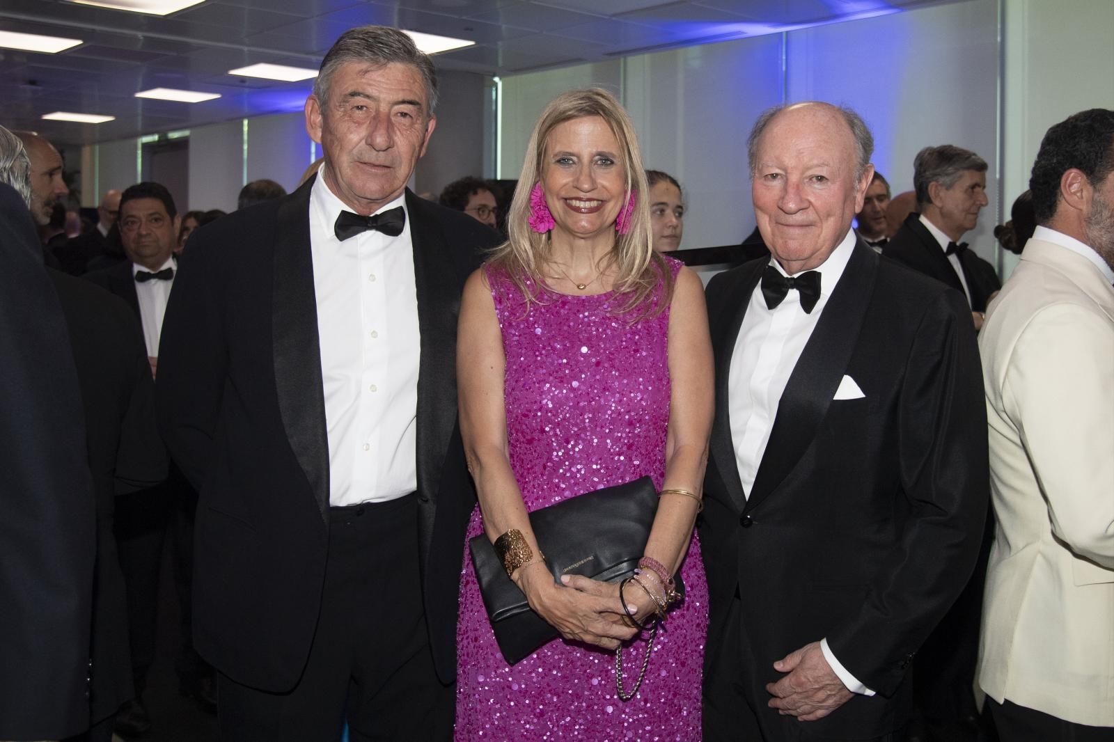 Santiago de León y Domecq, teniente Hermano Mayor de la Real Maestranza de Caballería de Sevilla; María Dolores Solana, head of small caps & ESG Equity Funds de Santander Asset Management, junto a Jaime Real de Asúa, presidente de Elecnor