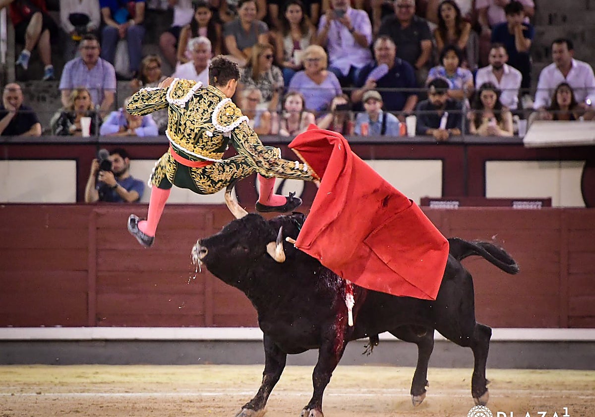 Instantes de la cogida de Mariscal Ruiz