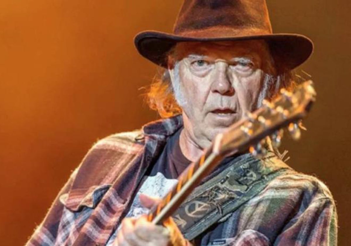 El músico canadiense Neil Young (1945)