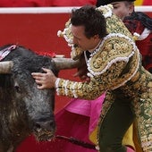 La corrida de Escolar roza la tragedia: De Castilla y Rafaelillo sufren terroríficas cogidas