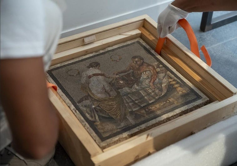 Regresa a Pompeya un mosaico erótico romano expoliado por un oficial nazi