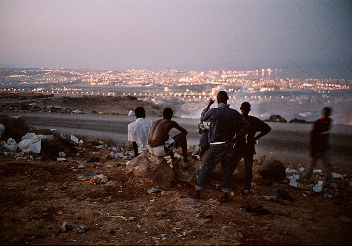 'El viaje del hombre', premiada con el World Press Photo en 2016, de Olivier Jobard
