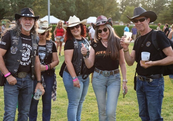 Algunos de los asistentes a la primera jornada del festival Huercasa