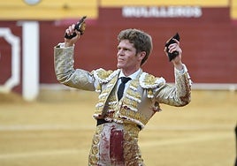 Un imparable Borja Jiménez corta cuatro orejas y un rabo en Roquetas