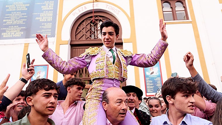 Marco Pérez sale a hombros