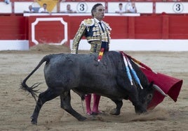 La izquierda de El Cid y la brava embestida de Vengativo pusieron la plaza en pie