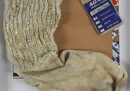 Subastan por 6.200 euros un calcetín sucio bordado con diamantes de Michael Jackson