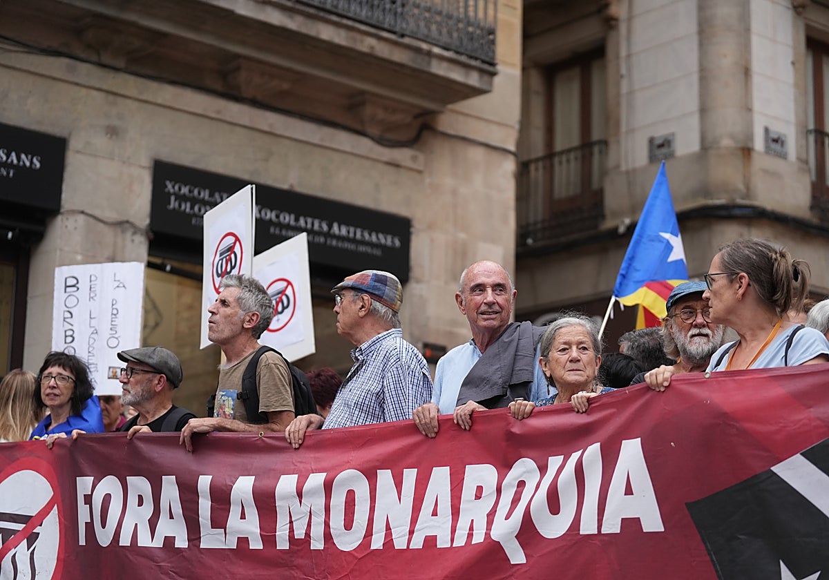 Entre la canción y el panfleto