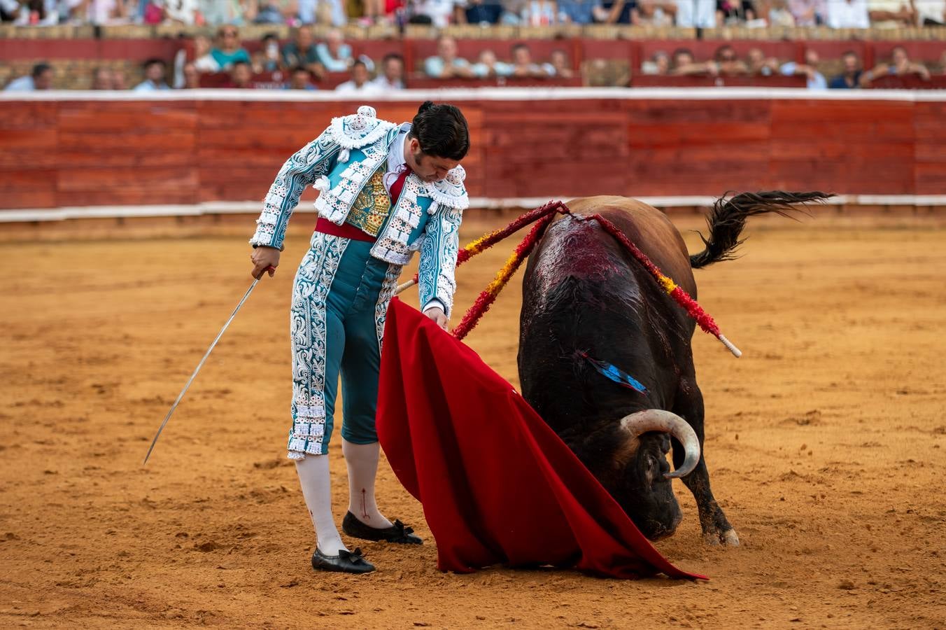Morante cortó una oreja, pero enfadó a los asistentes por despachar rápido a su segundo astado