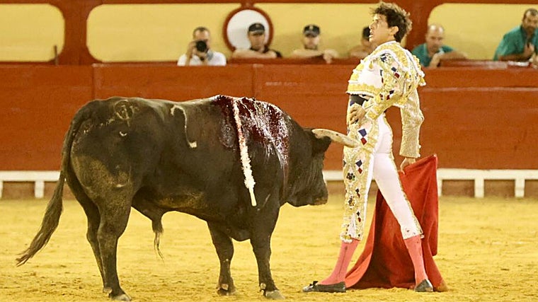 Soberbio arrimón de Roca Rey, que tuvo el lote más deslucido