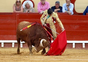 Morante se ciñe al triunfo del valor y la torería y sale a hombros con Talavante en El Puerto
