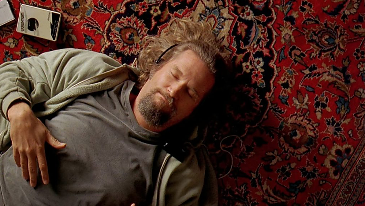 Jeffrey Lebowski, 'El Nota', interpretado por Jeff Bridges, disfrutando la vida tranquilamente en casa